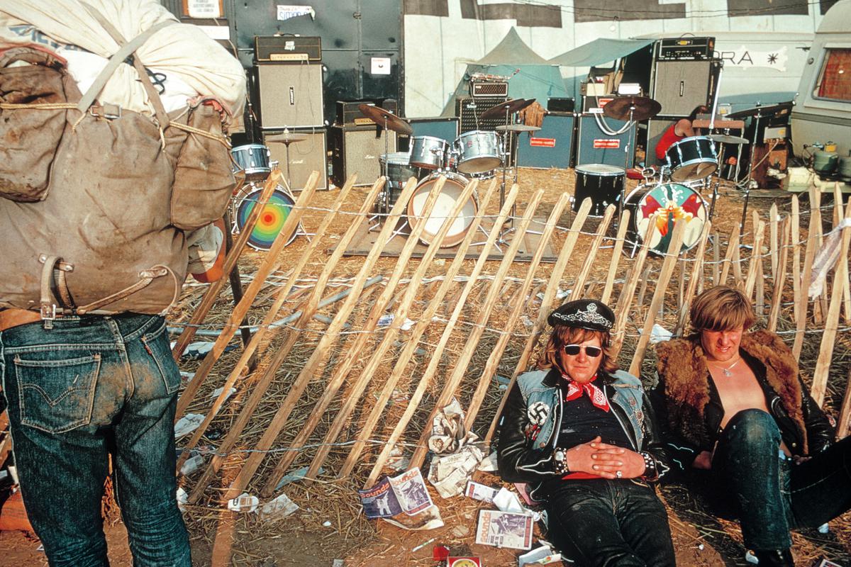 GB. ENGLAND. Isle of Wight Festival. It's not all fun. Sometimes boredom and tiredness catch up. 1969.