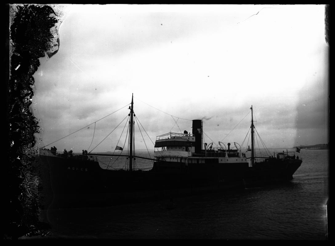 3/4 port bow view of S.S. AGNES off Penarth, c.1936.