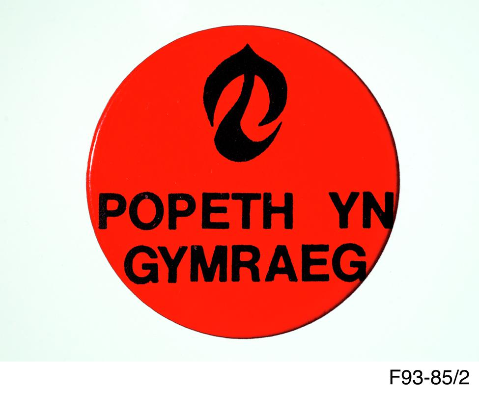 Badge 'Popeth yn Gymraeg'