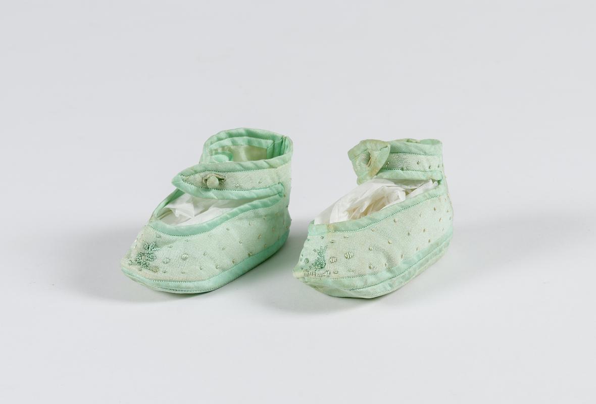 Baby's shoes