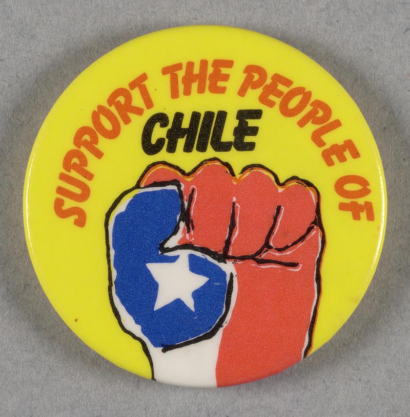 Badge with slogan 'SUPPORT THE PEOPLE OF CHILE'.