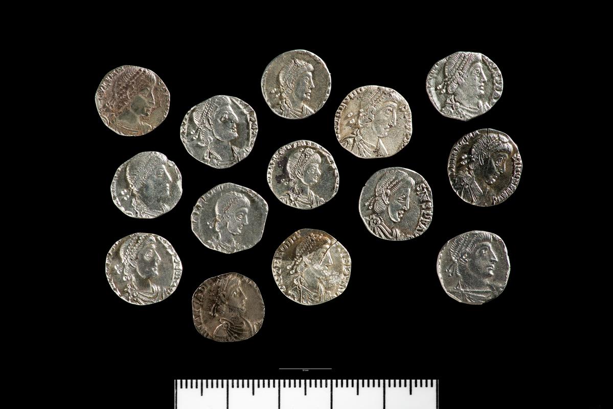 Roman coin hoard: 14 silver siliquae