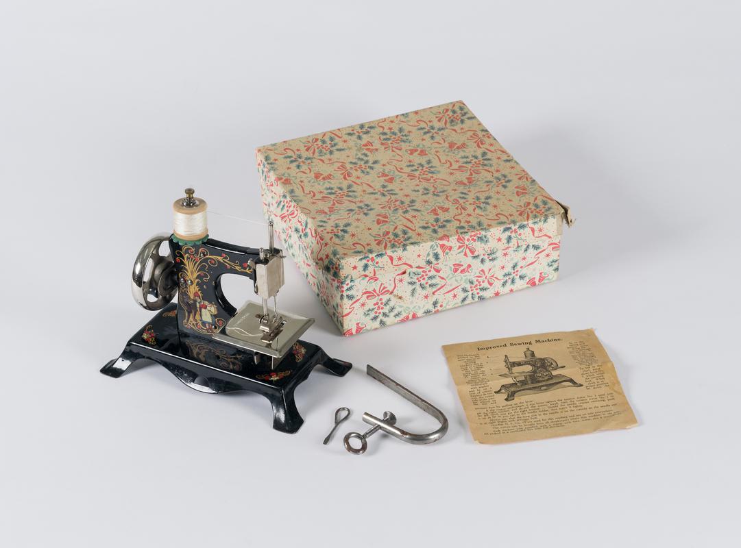 Toy sewing machine