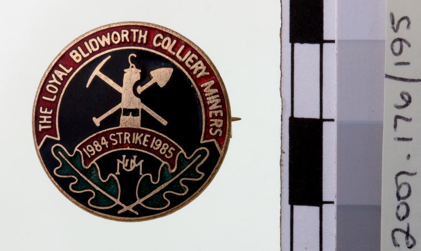 N.U.M. Nottingham, badge