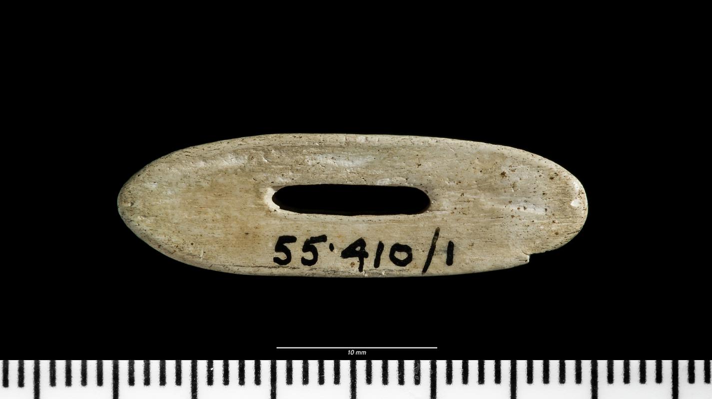 Early Bronze Age bone dagger pommel