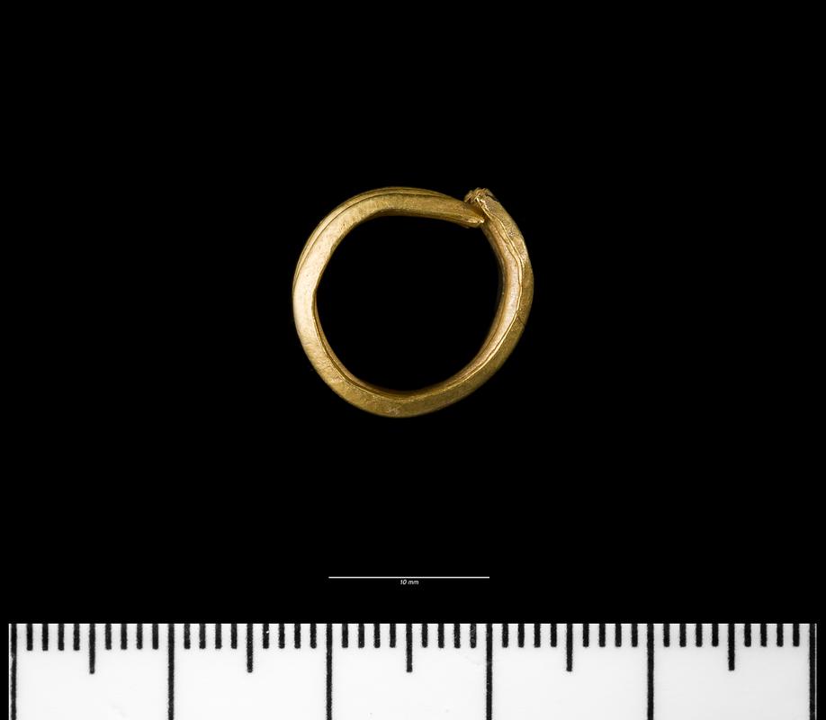 Middle Bronze Age gold penannular ring