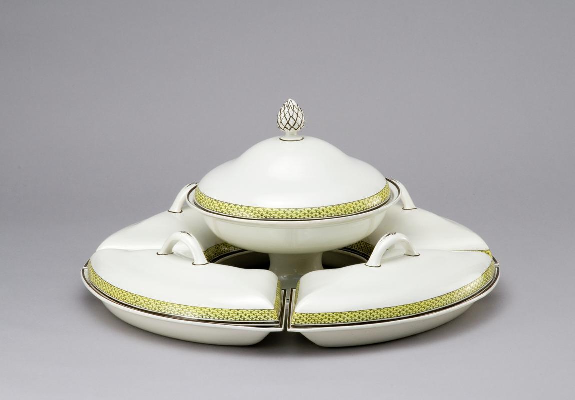 Supper dishes and tureen