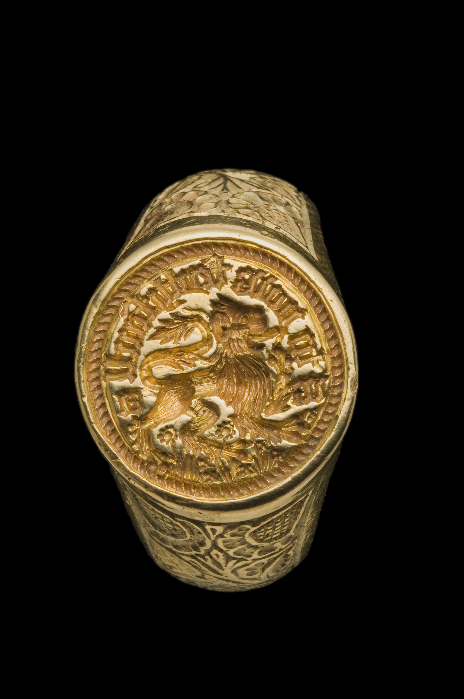 Medieval gold signet ring