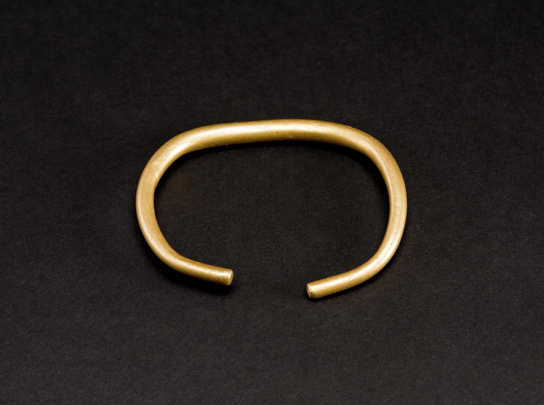 Middle Bronze Age gold bracelet