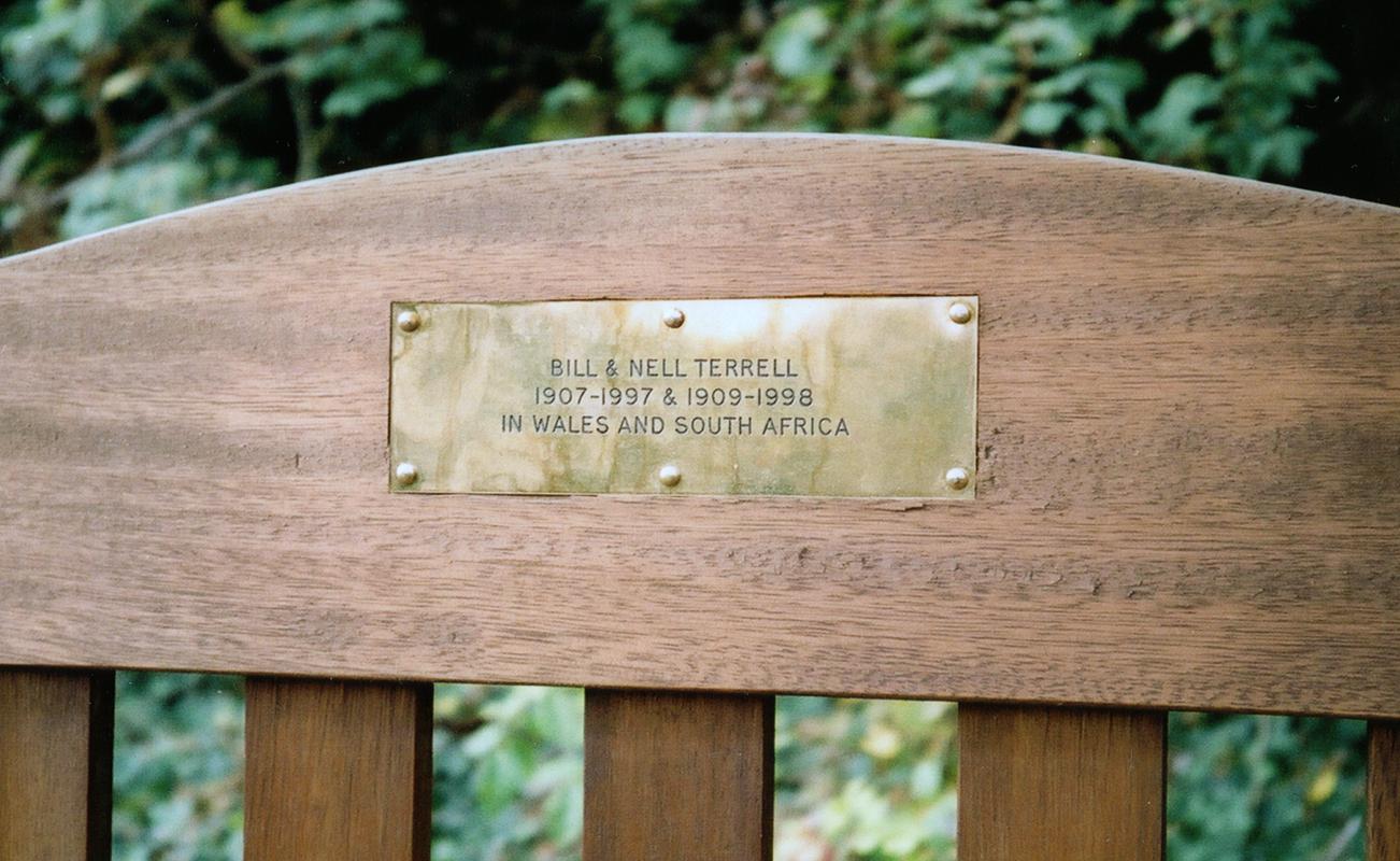 Memorial bench to Bill & Nell Terrell in Roath Park