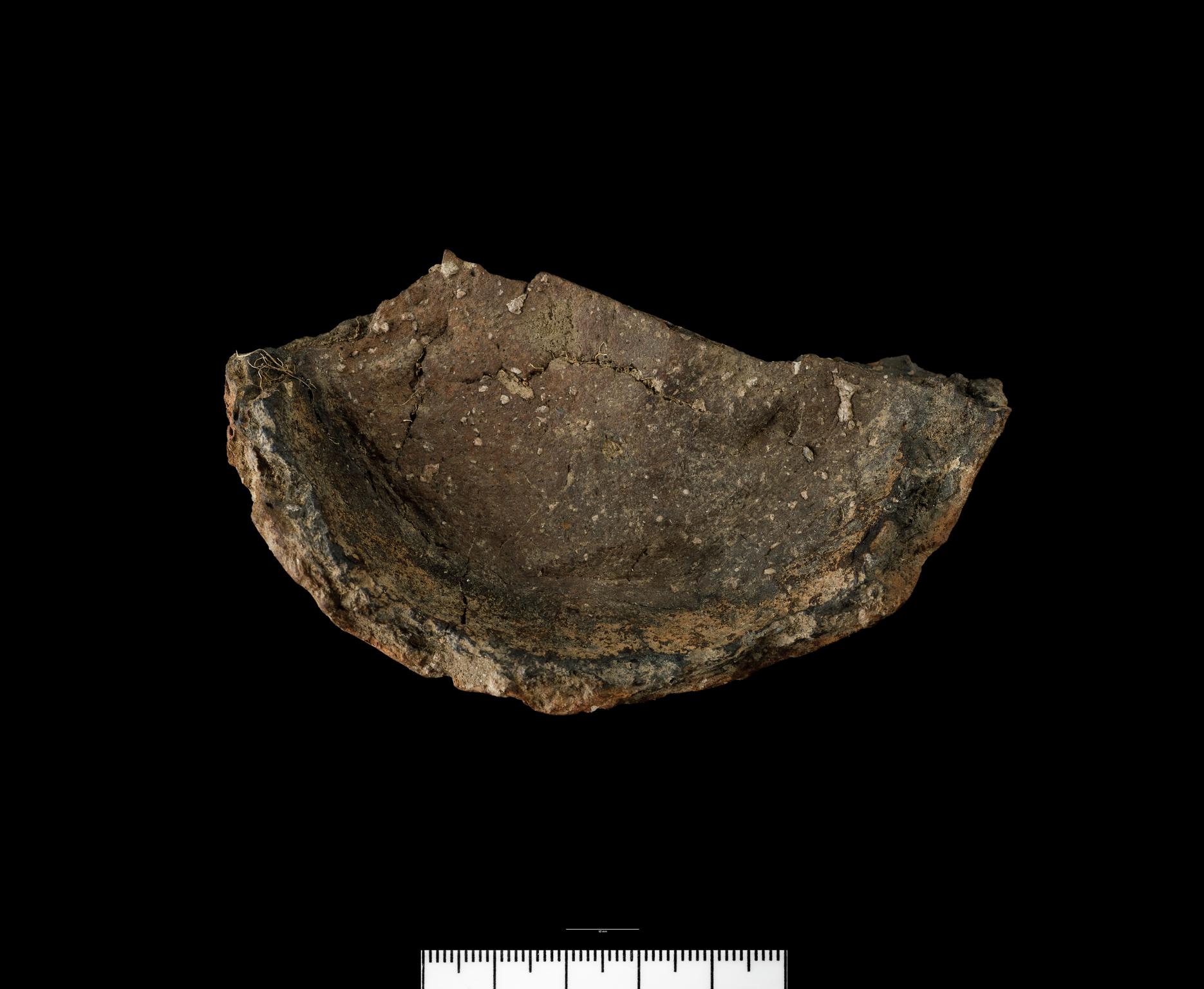 Middle Bronze Age pottery vessel