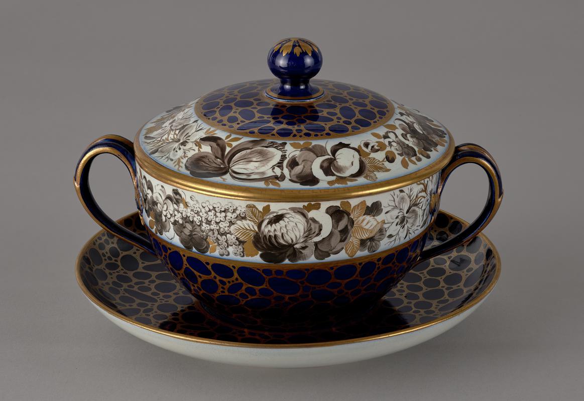 Bowl, broth, cover and stand