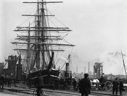 Y Terra Nova yn nociau Bute East, Caerdydd, 15 Mehefin 1910 