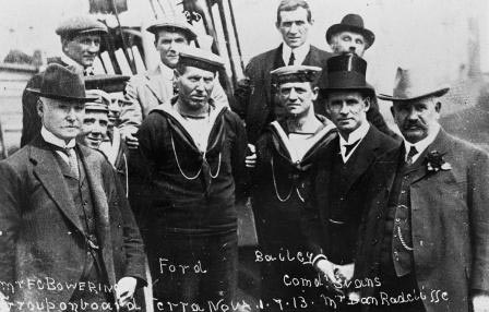 Ar fwrdd y Terra Nova yng Nghaerdydd, 17 Mehefin 1913.