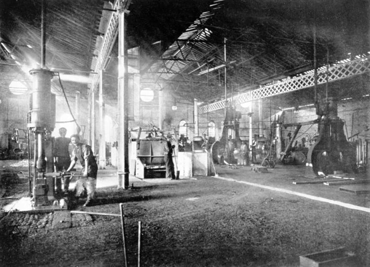 Siop Smith yn yr Adran Beirianneg