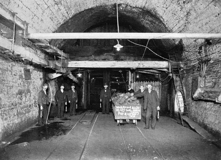 Gwaelod y Pwll, Glofa Marine, Cwm, tua 1907