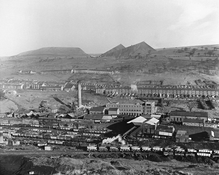 Y tirlun wrth gloddio am lo, Waunlwyd, 1950au
