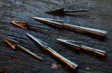 Copïau o bennau saethau