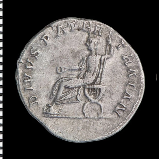 Anrhydeddu tad Trajan