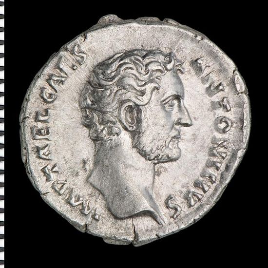 Antoninus Pius (138-61); wedi'i fabwysiadu fel ail olynydd i Hadrian 