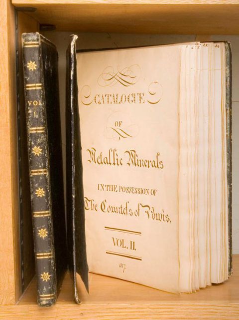 <em>Catalogue of Metallic Minerals in the Possession of the Countess of Powis</em> Cyfrol II, 1817: Catalogau gwreiddiol y casgliad.