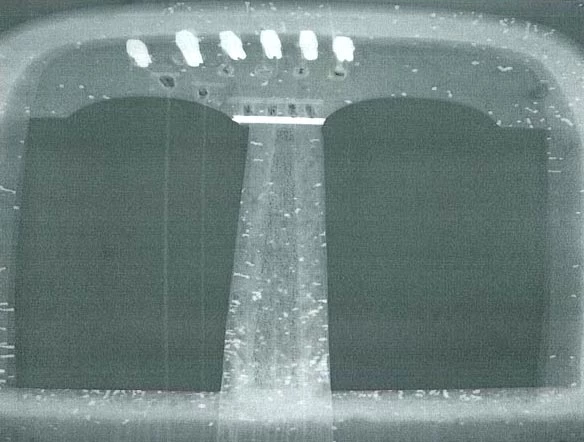 Crwth Sain Ffagan dan belydr-X.