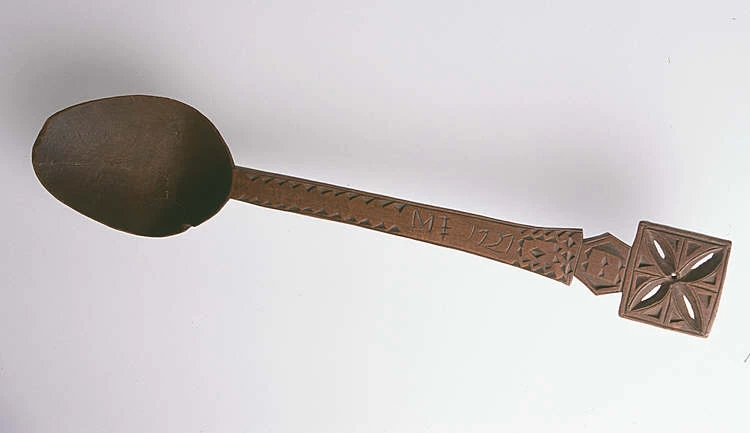 Llwy garu gyda'r arysgrif 'MI 1721'