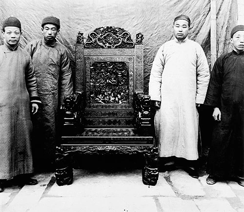 Gwnaed yn Tseina: Cadair Eisteddfod Genedlaethol Wrecsam, 1933