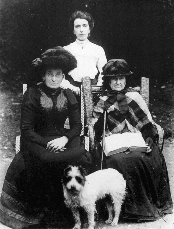 Tair cenhedlaeth o deulu o Gilgerran.