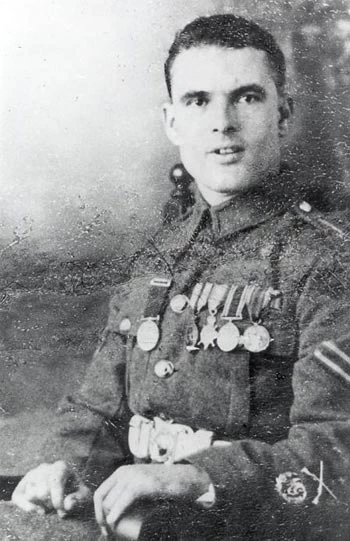 Walter Cleall, enillydd Medal Albert. Hawlfraint y llun Kenneth Williams.