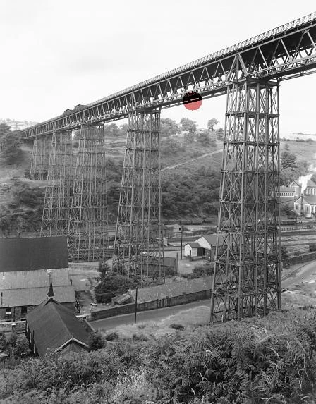 Traphont Crymlyn. Mae'r smotyn coch yn dynodi lleoliad y digwyddiad.
