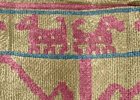 Efelychiad digidol o liw ar ffotograff o'r gweolyn gwreiddiol.