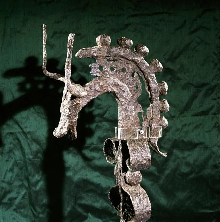 Un o'r pennau ar y pentan haearn