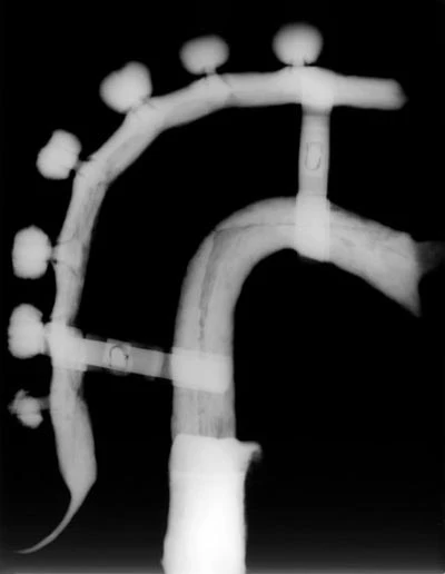 Llun pelydr-X o un o bennau pentan haearn Capel Garmon