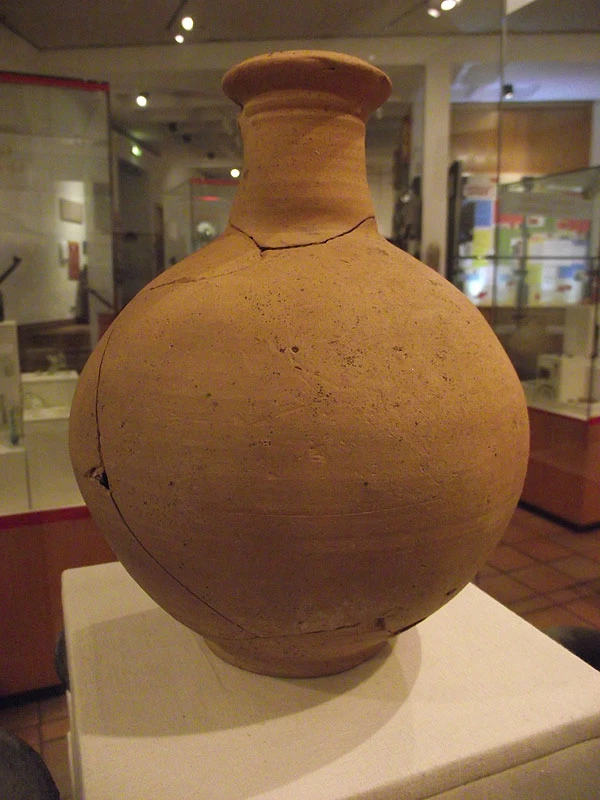 Doedd Rachel yn methu dewis un ffefryn! Roedd hi’n hoffi’r potiau, y gemfeini, y mosaig a’r gemwaith.