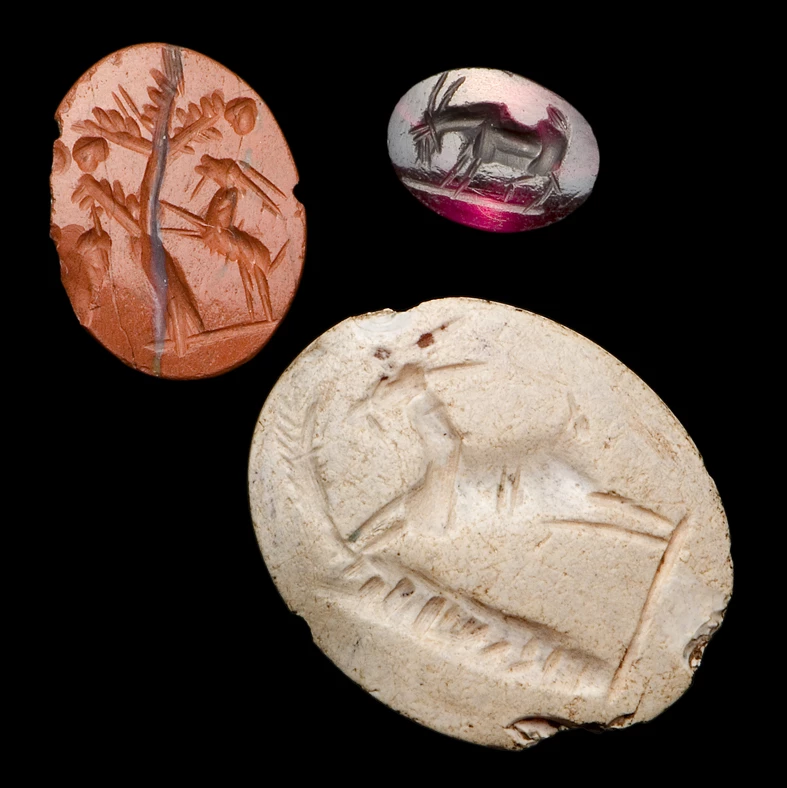 Doedd Rachel yn methu dewis un ffefryn! Roedd hi’n hoffi’r potiau, y gemfeini, y mosaig a’r gemwaith.