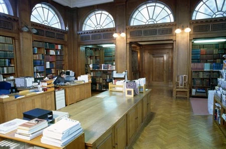 Y llyfrgell yn Amgueddfa Cymru