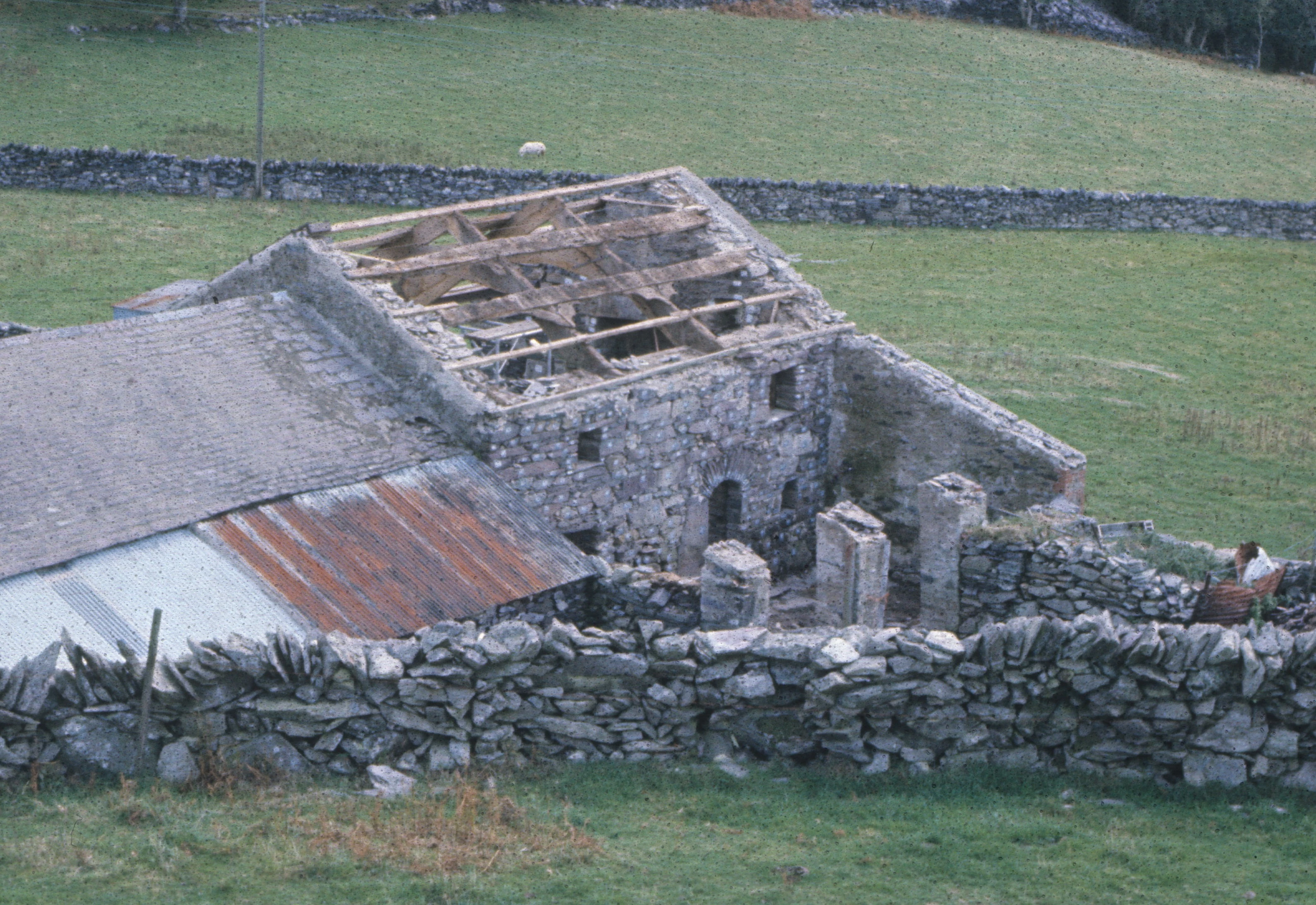 Y Garreg Fawr yn ei leoliad gwreiddiol yn Waunfawr. 