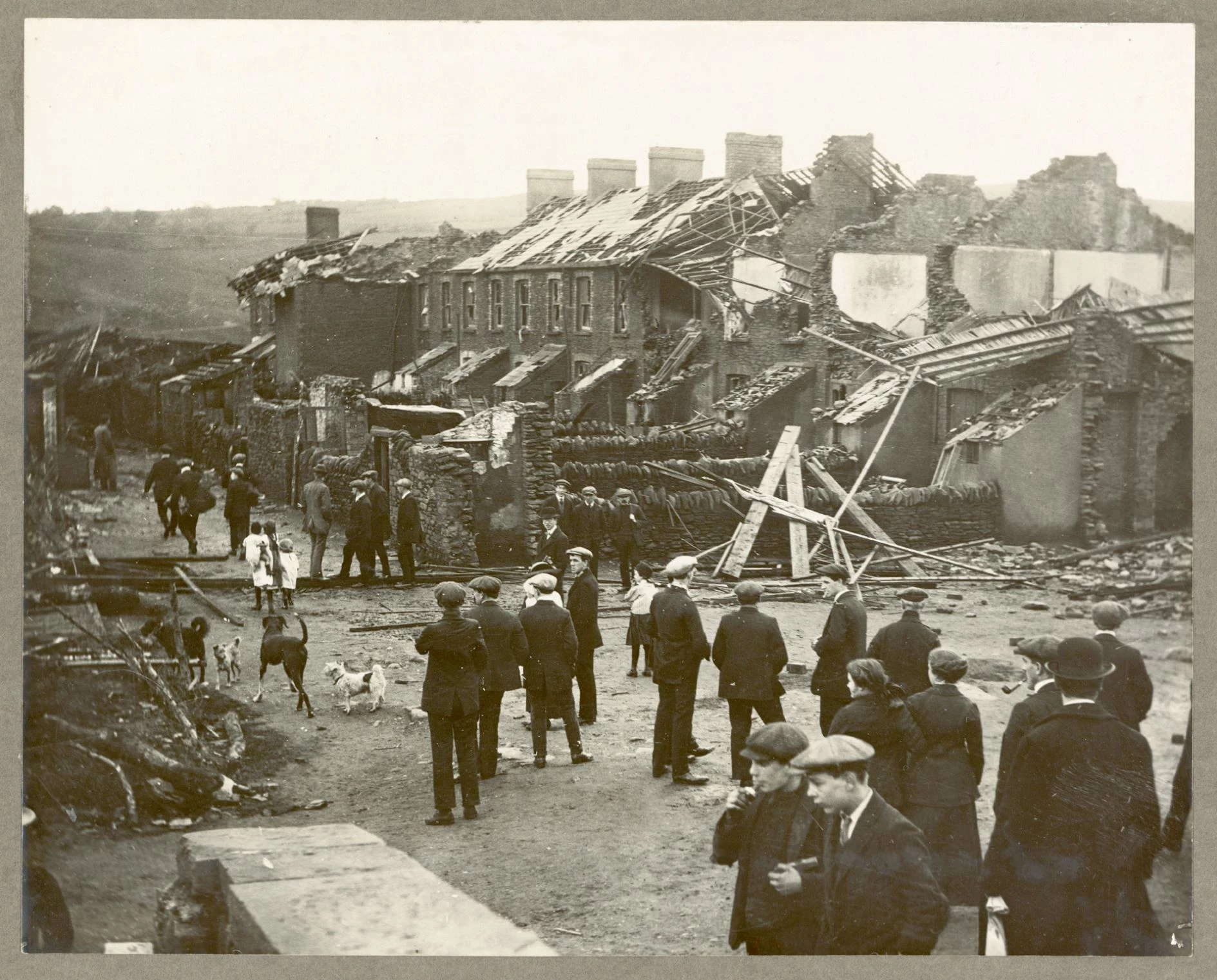 Niwed Corwynt Abercynon