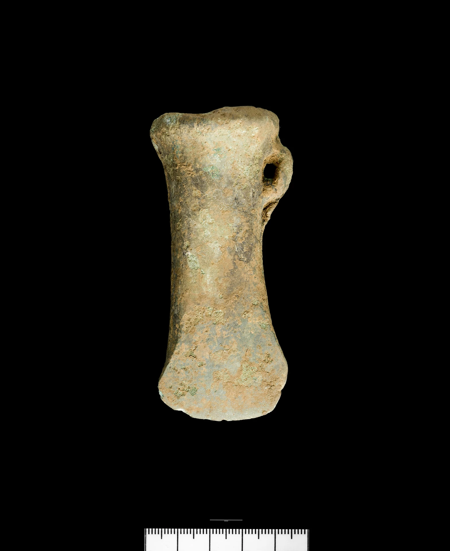 Yr unig fwyell gyflawn yn y celc.