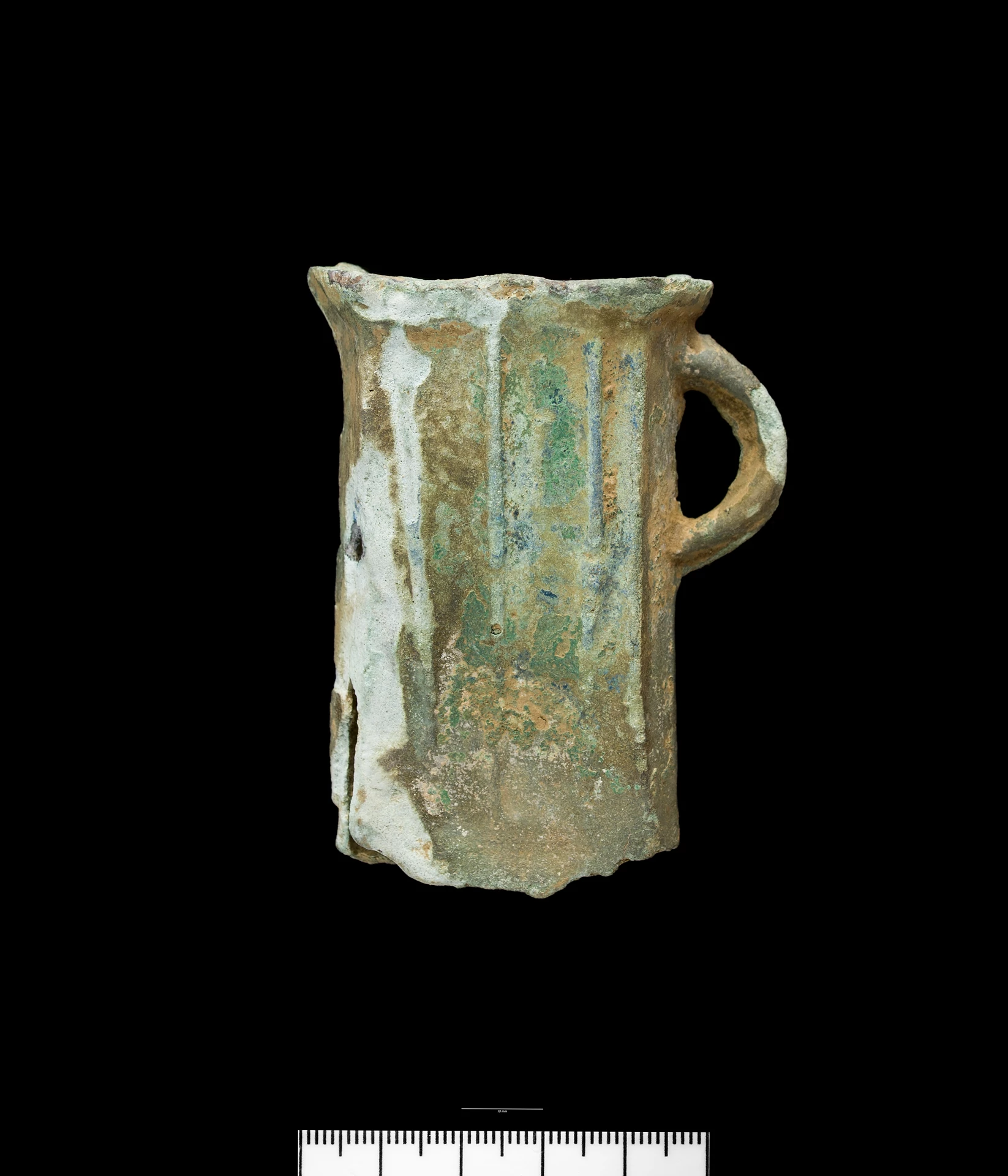 Llafn uchaf y fwyell De Cymru oedd wedi torri.