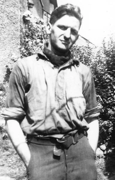 Mel Harris, Bachgen Bevin, Glofa Cwm 1944-1947