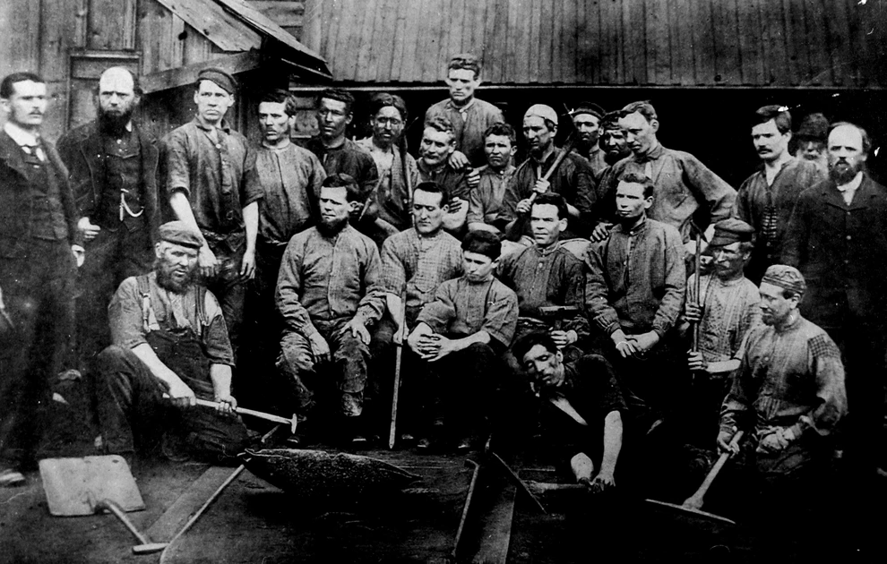 Achubwyr Tynewydd gyda'r rhai a achubwyd