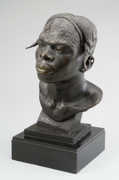  ‘Head – An Aruwimi type’ Artistiad: Herbert Ward