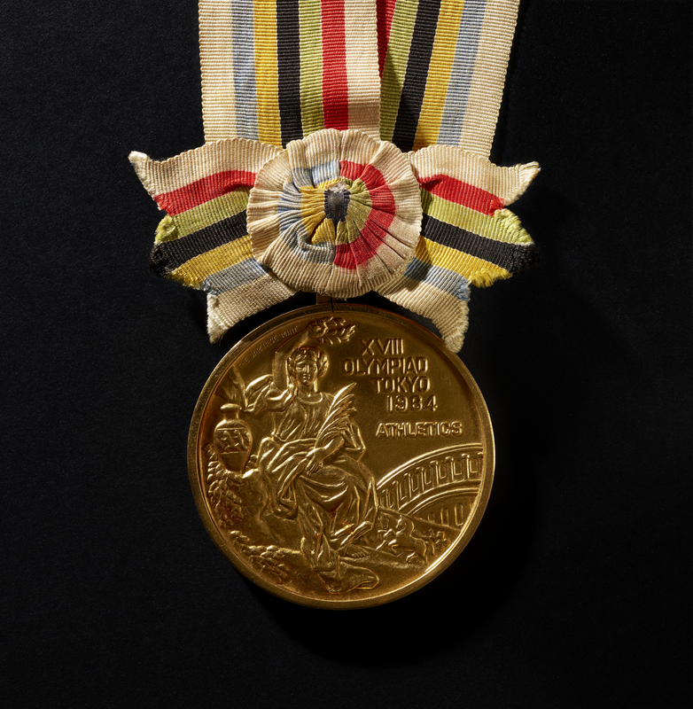 Medal Aur Olympaidd Lynn Davies, 1964.                 
