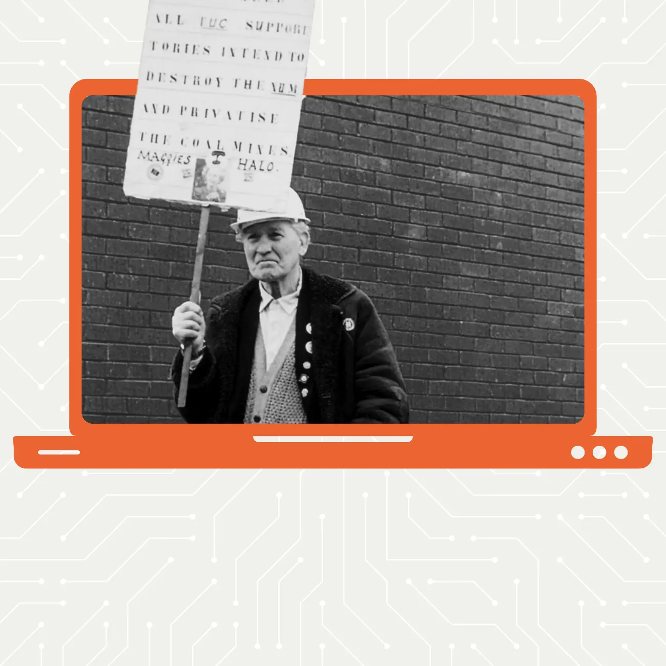 Llun du a gwyn o ddyn yn dal placard