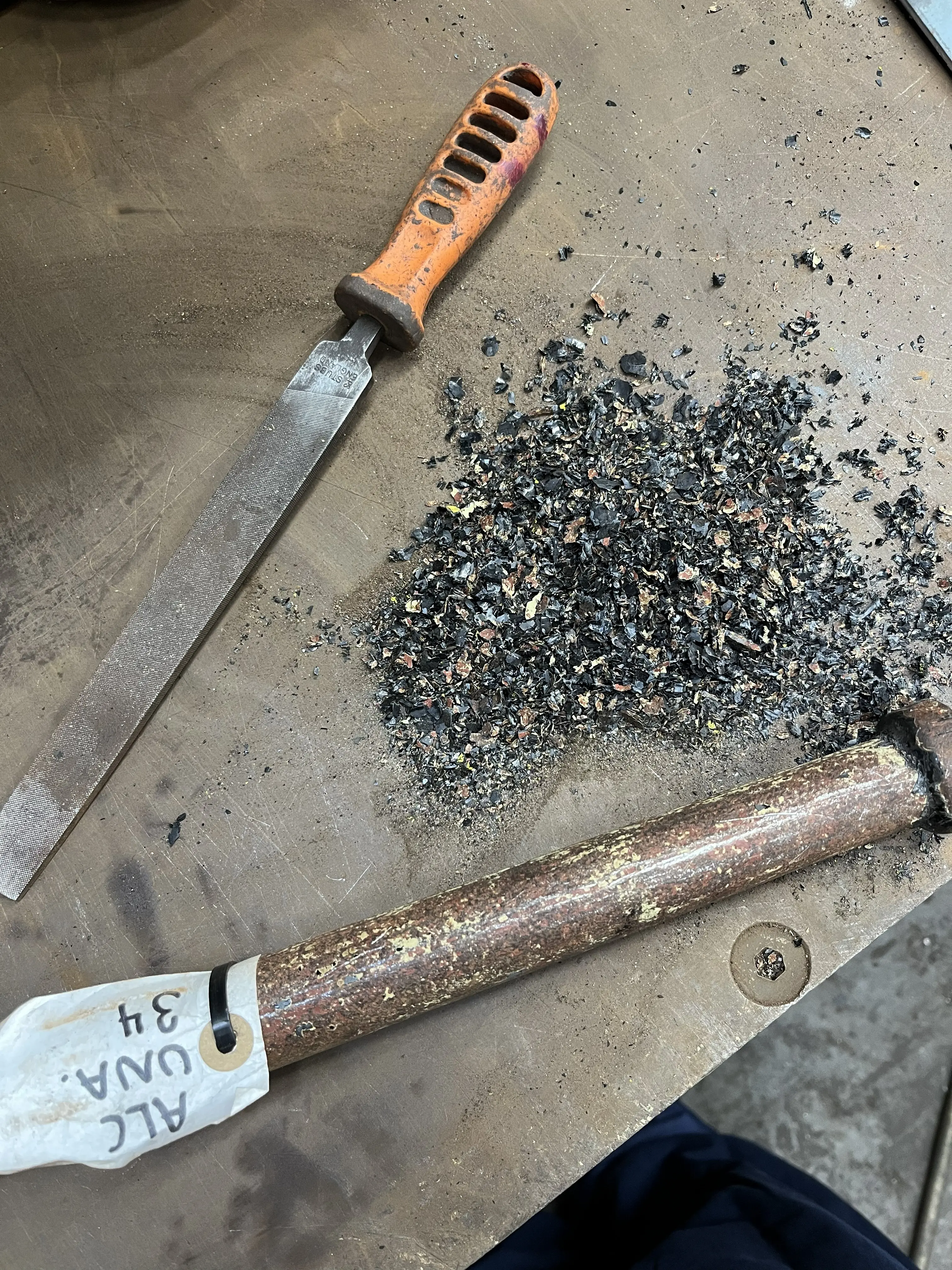 Darnau o Una ac offer. 