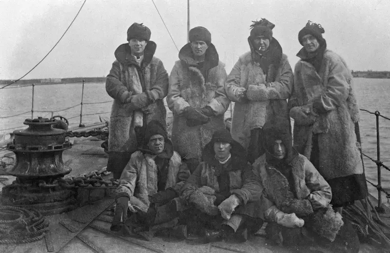 Capten Scott ac aelodau o’r criw ar y Terra Nova, 1911