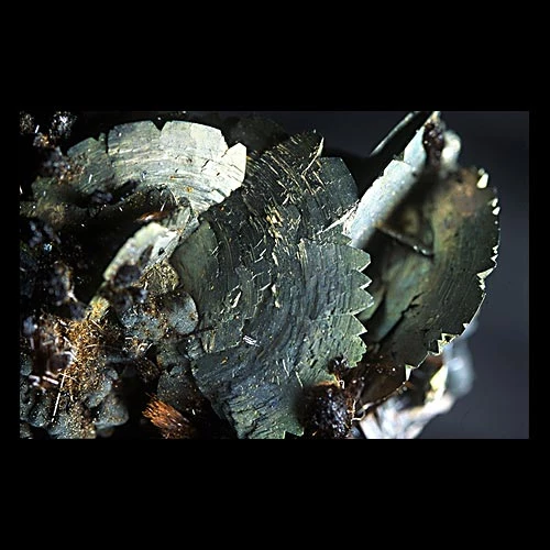 Crisialau maen tân (marcasit)