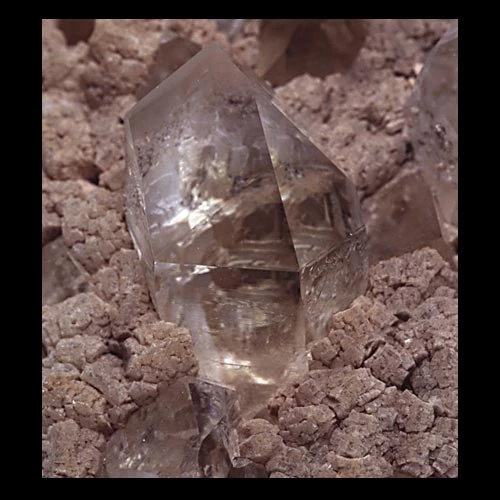 Crisial di-liw o gwarts